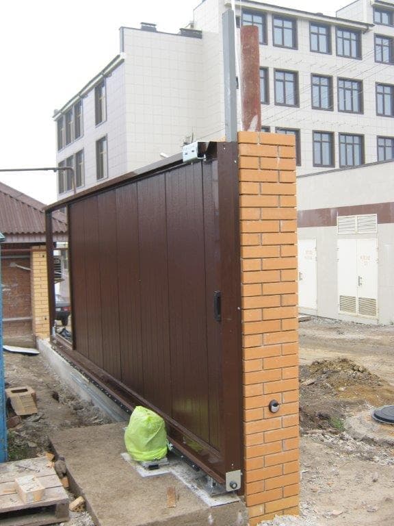 Производим установку откатных ворот в Волгодонске, беремся за проекты любой сложности. Опыт работы наших сотрудников - более 12 лет. Цены Вас приятно удивят.